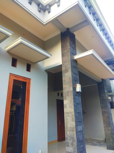 Exterior & Views, Kems Homestay by FH Stay, Sleman
