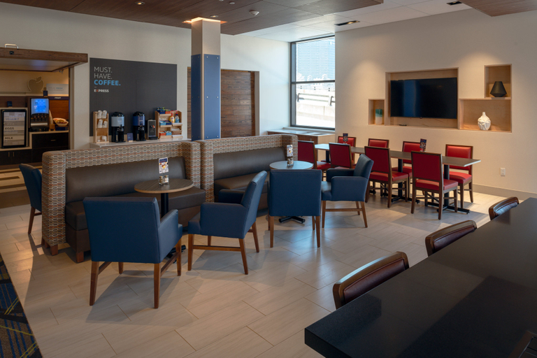 Food & Drinks 2, Holiday Inn Express & Suites TULSA DOWNTOWN by IHG, Tulsa
