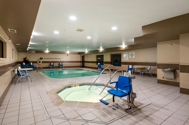 Sport & Beauty 2, Holiday Inn Express BLOOMINGTON WEST, McLean