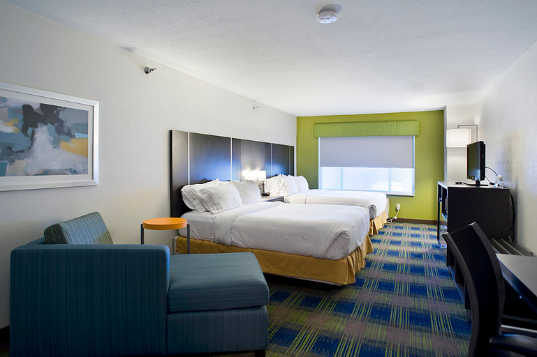 Bedroom 4, Holiday Inn Express & Suites VERMILLION by IHG, Clay