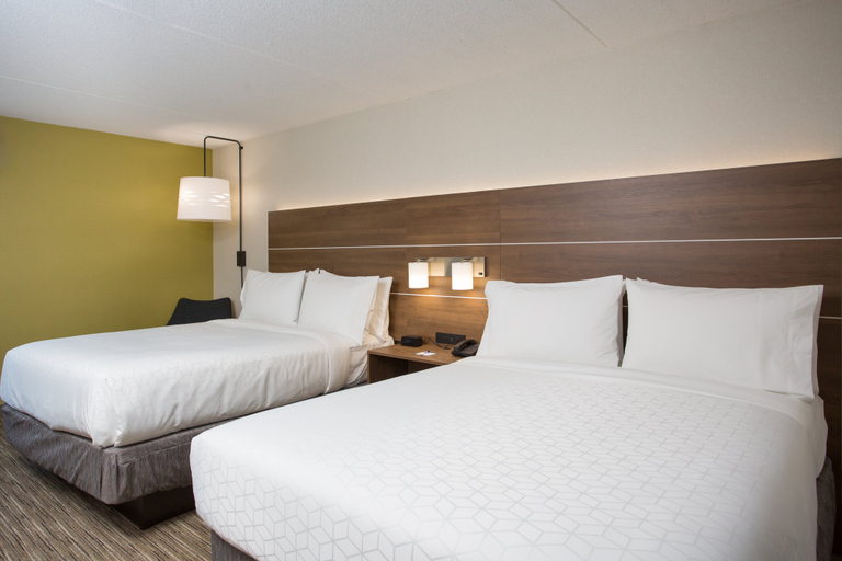 Bedroom 5, Holiday Inn Express CHELMSFORD by IHG, Middlesex