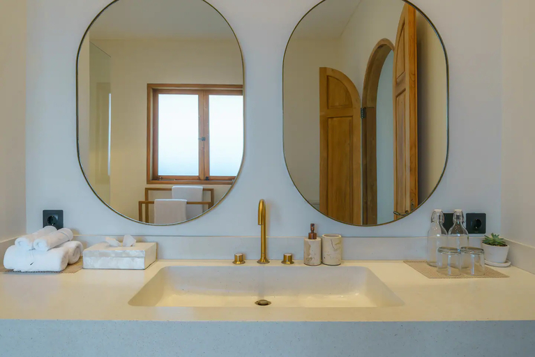 Bathroom 5, Casa Donilo: 4BR Designer Villa in Canggu, Badung