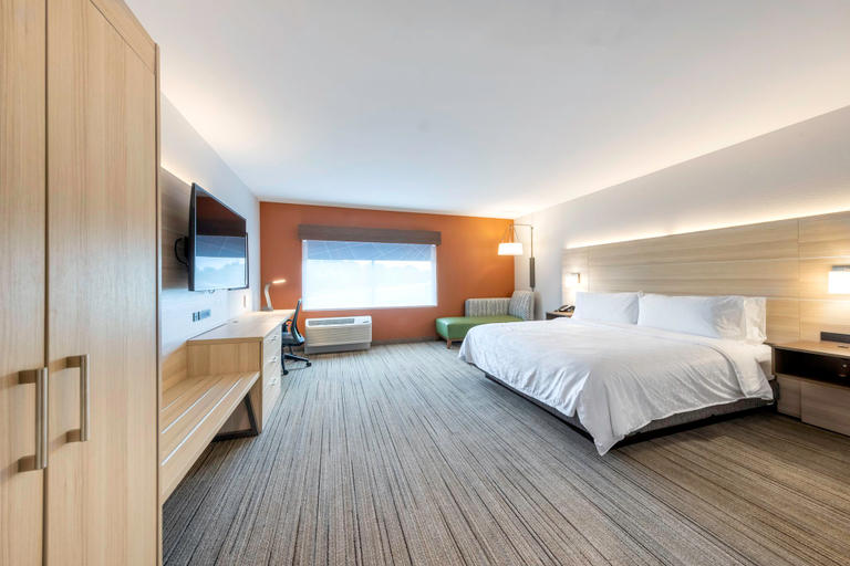 Bedroom 3, Holiday Inn Express & Suites STAUNTON by IHG, Augusta