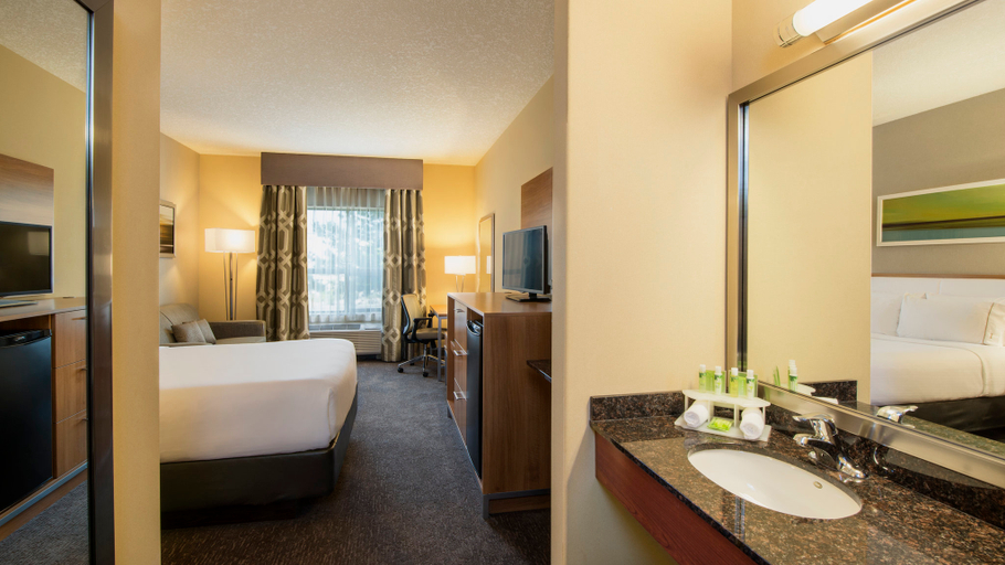 Bedroom 5, Holiday Inn Express & Suites SHERWOOD PARK-EDMONTON AREA by IHG, Division No. 11