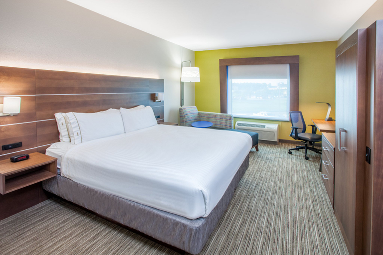Holiday Inn Express Hotel and Suites Texarkana - Tap to explore photos