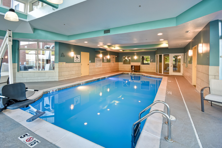 Sport & Beauty 2, Holiday Inn Express & Suites SCHERERVILLE by IHG, Lake