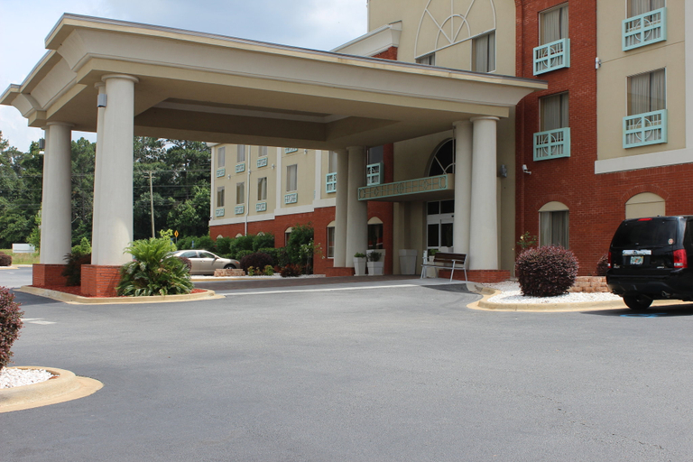 Exterior & Views 2, Holiday Inn Express & Suites THOMASVILLE by IHG, Thomas