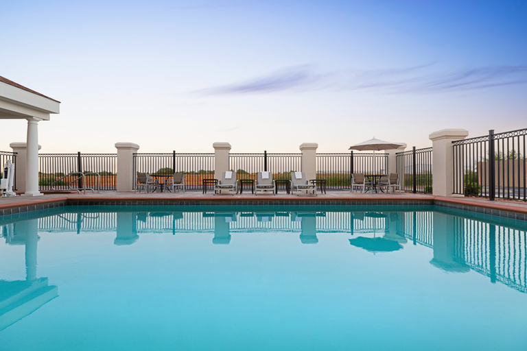 Sport & Beauty 4, Holiday Inn Express & Suites SHAWNEE I-40 by IHG, Pottawatomie