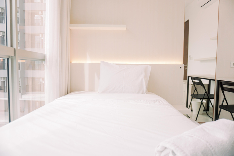 Bedroom 4, Spacious and Warm 2BR at Ciputra World 2 Apartment By Travelio, South Jakarta