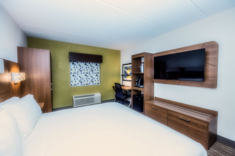 Bedroom 4, Holiday Inn Express BOSTON - SAUGUS by IHG, Essex