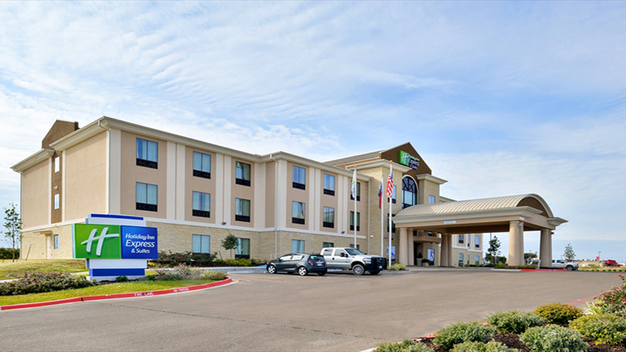 Exterior & Views 3, Holiday Inn Express & Suites SCHULENBURG by IHG, Fayette