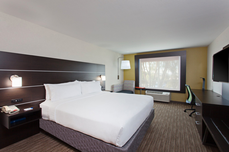Bedroom 3, Holiday Inn Express & Suites OAKLAND-AIRPORT, Alameda