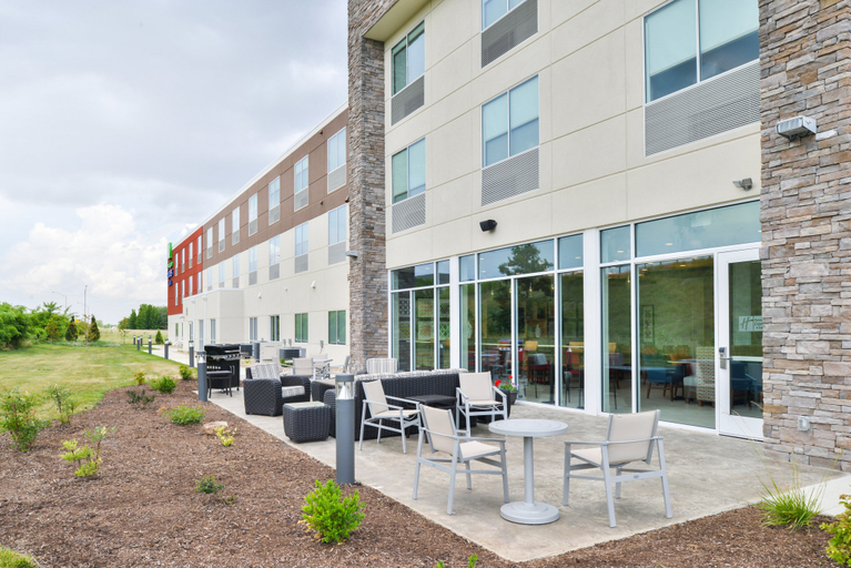 Exterior & Views 3, Holiday Inn Express & Suites SALEM by IHG, Marion