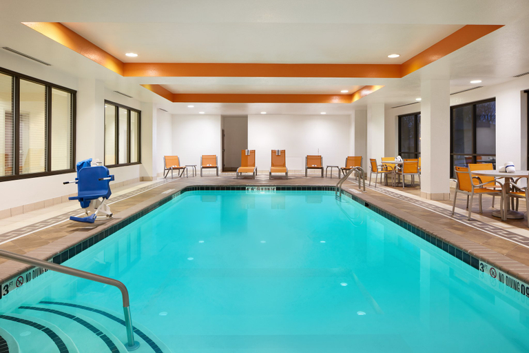 Sport & Beauty 2, Holiday Inn Express & Suites SEYMOUR by IHG, Jackson
