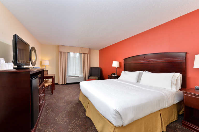 Bedroom 5, Holiday Inn Express WHITE HOUSE by IHG, Robertson