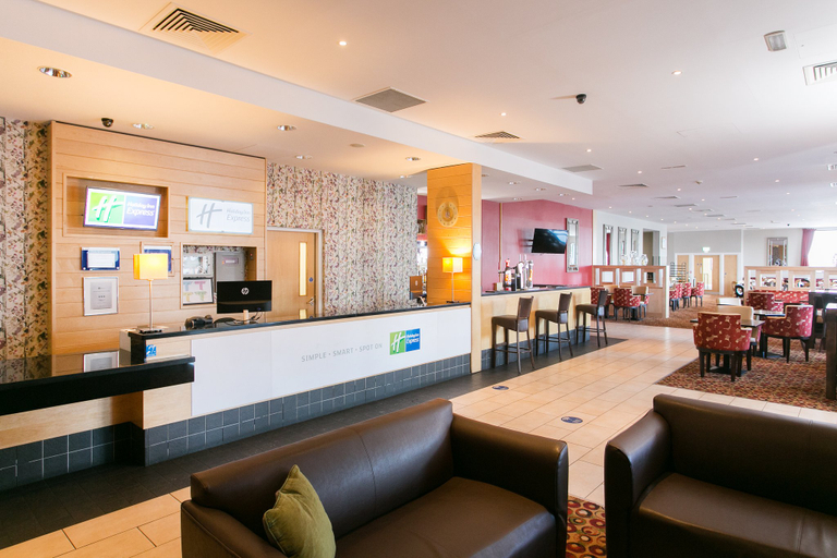 Food & Drinks 2, Holiday Inn Express ANTRIM - M2, JCT.1 by IHG, Antrim and Newtownabbey
