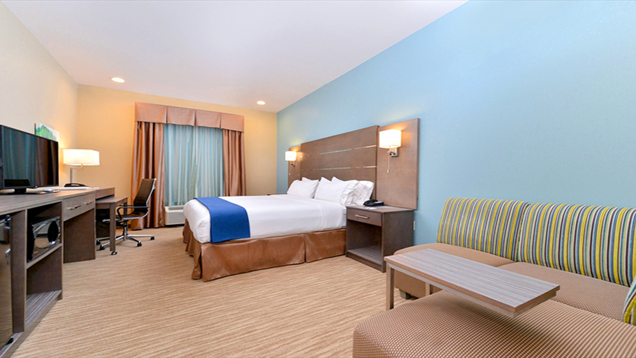 Bedroom 2, Holiday Inn Express & Suites SCHULENBURG by IHG, Fayette