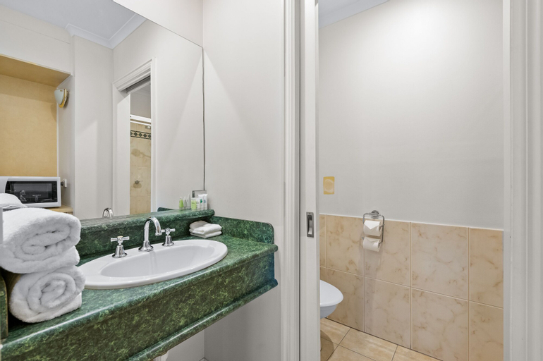Bathroom 4