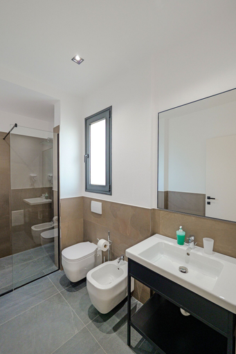 Bathroom 4, Hotel Central, Vlorës
