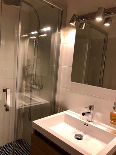 Bathroom 4, Saint Louis, Gard