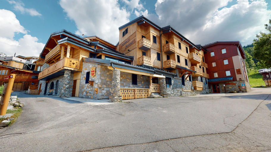 Exterior & Views