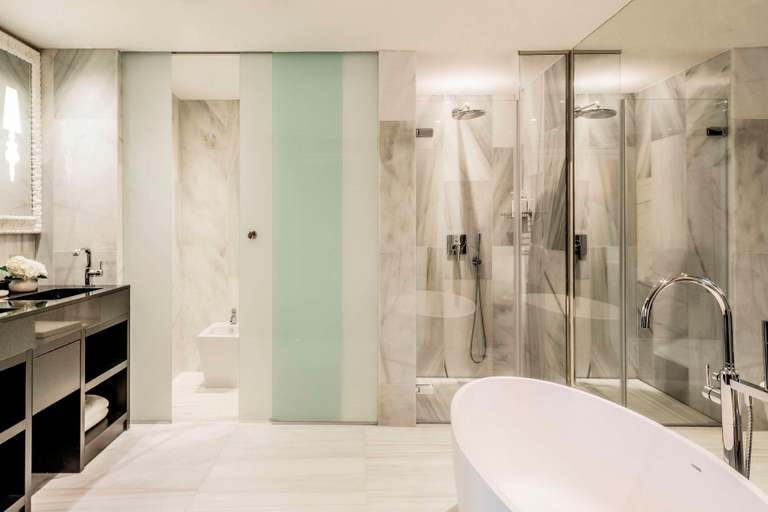 Bathroom 5, Hotel Colón Gran Meliá, Sevilla
