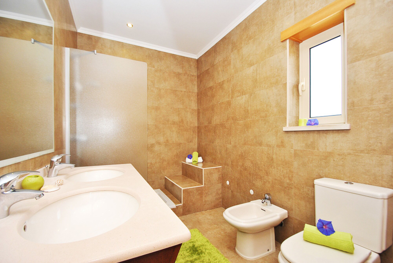 Bathroom 4, Villa Florida, Albufeira