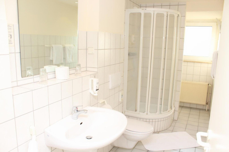 Bathroom 4, Hotel Elbroich Düsseldorf, Düsseldorf