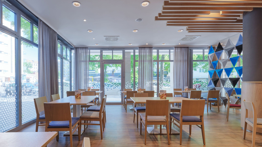 Food & Drinks 2, Holiday Inn Express BERLIN CITY CENTRE by IHG, Berlin