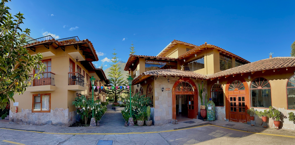 Exterior & Views