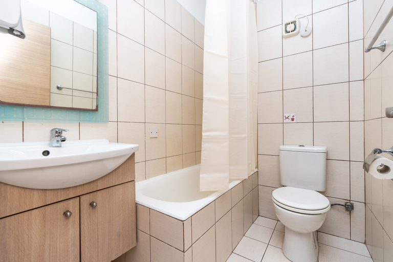 Bathroom 5, Flora Hotel Apartment