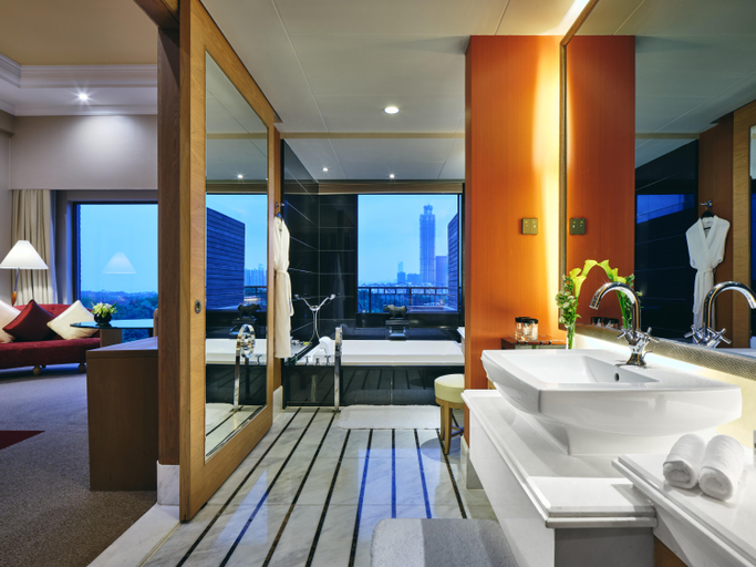Bathroom 16