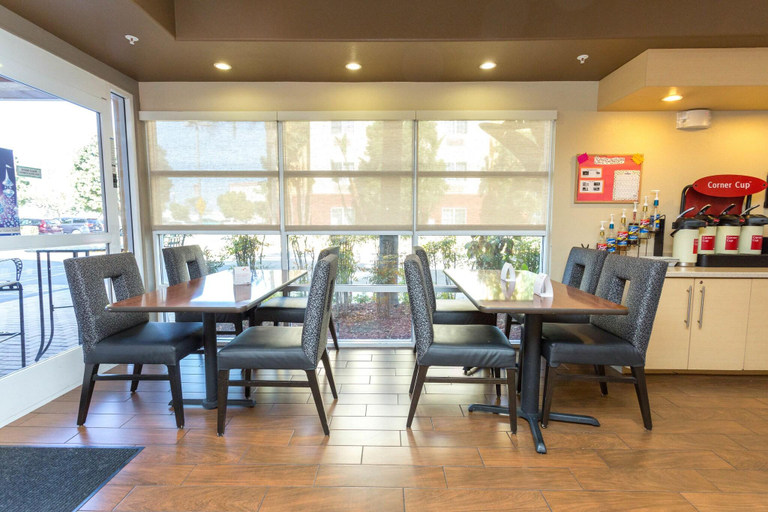 Food & Drinks 5, Towneplace Suites Anaheim Maingate Angel Stadium, Orange
