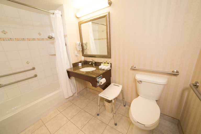 Bathroom 4, Holiday Inn Express & Suites SLAVE LAKE by IHG, Division No. 17