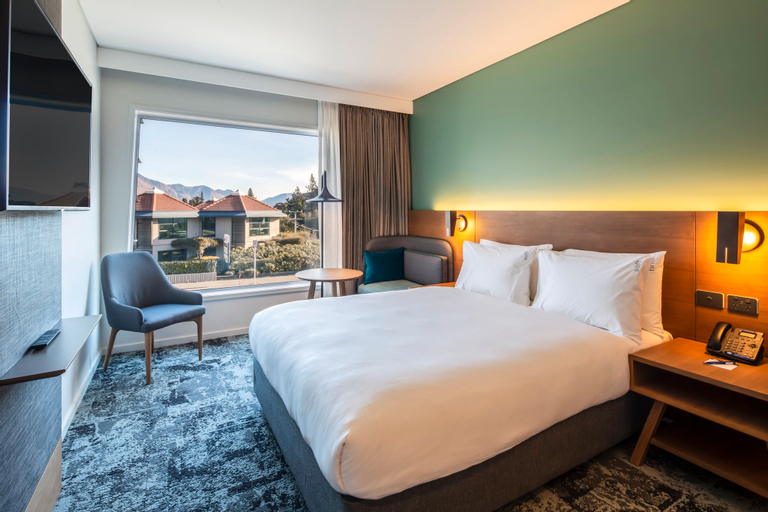 Bedroom 5, Holiday Inn Express & Suites QUEENSTOWN, Queenstown-Lakes