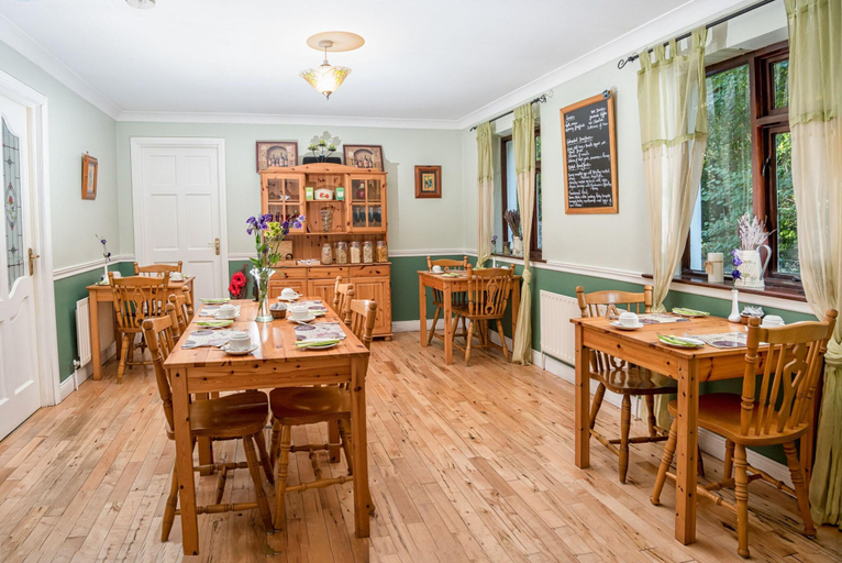 Food & Drinks, Woodside Lodge
