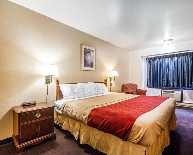 Bedroom 3, Rodeway Inn & Suites East, Orleans