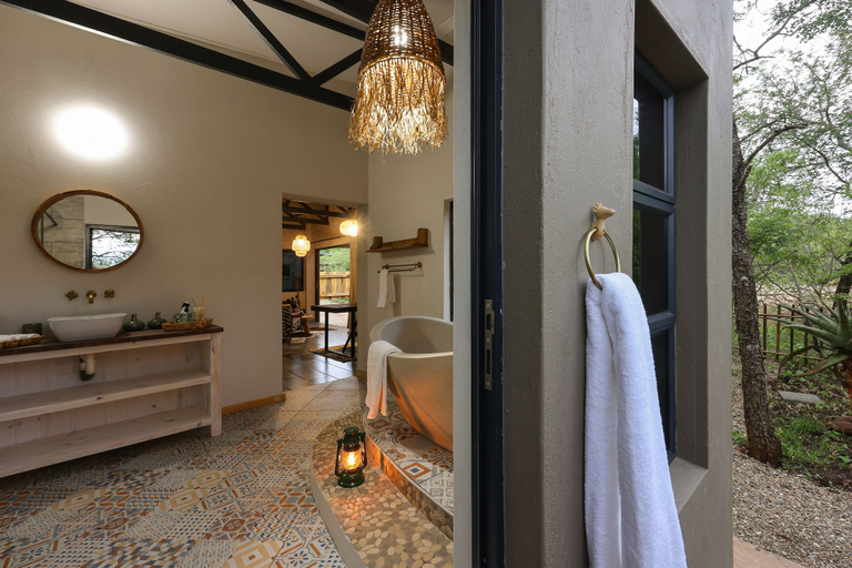 Bathroom 3, Grace of Africa, Ehlanzeni