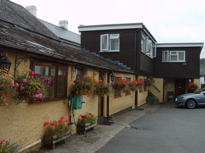 Exterior & Views 2, Borderers Guesthouse, Powys