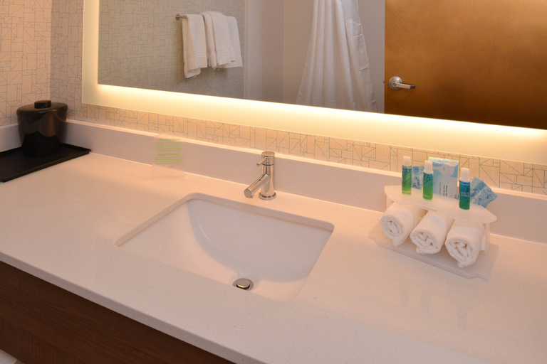 Bathroom 14