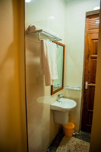 Bathroom, Bamboo Village, Arusha Urban