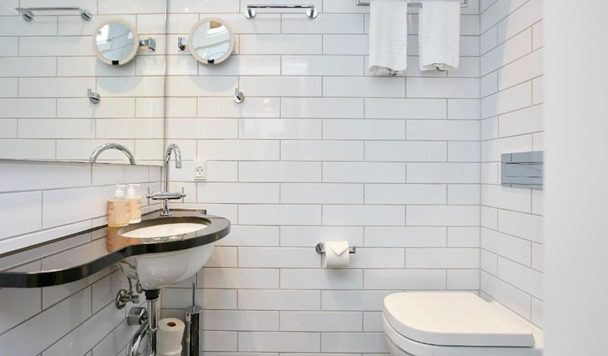 Bathroom 4, Jorgensens Hotel, Horsens