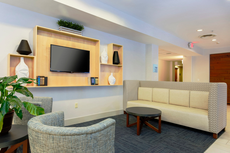 Public Area 2, Holiday Inn Express ROCHESTER NE - IRONDEQUOIT by IHG, Monroe