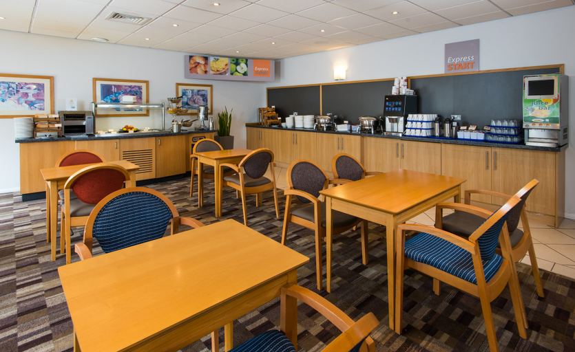 Food & Drinks 2, Holiday Inn Express GLOUCESTER - SOUTH by IHG, Gloucestershire