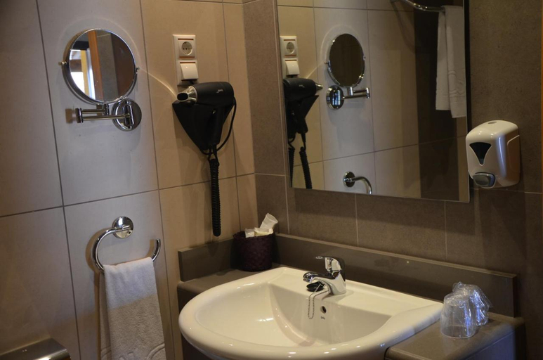 Bathroom 4, Hotel Milagros Rio Riaza, Burgos