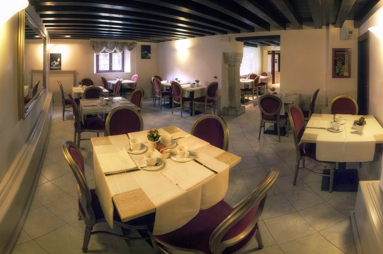 Food & Drinks 5, Liassidi Palace, Venezia