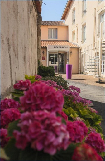 Exterior & Views 3, Hôtel Le Cheval Blanc, Deux-Sèvres