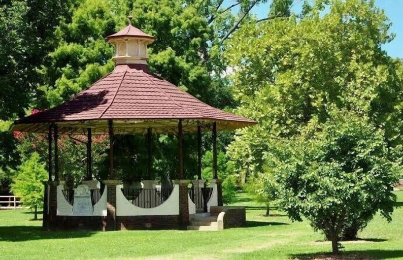 Others 4, Charlesworth On The Park, Glen Innes Severn