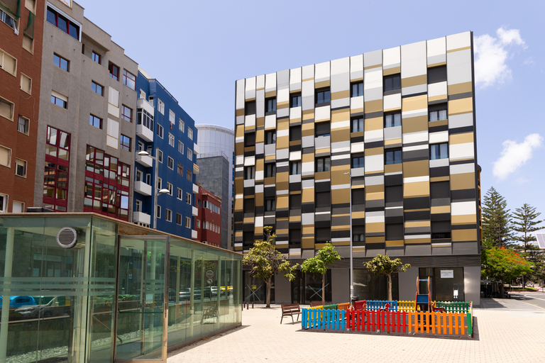 Exterior & Views