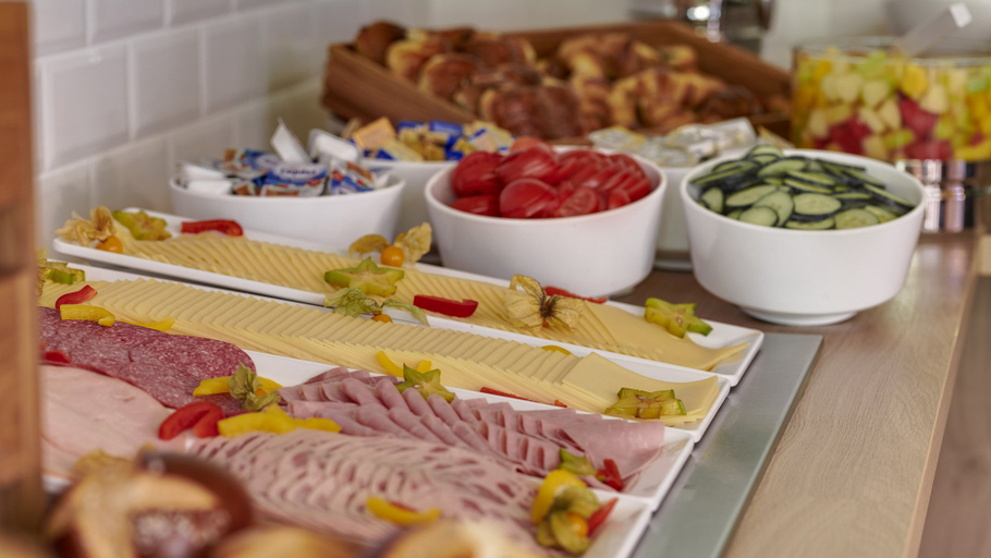 Food & Drinks 5, Holiday Inn Express COLOGNE - TROISDORF by IHG, Rhein-Sieg-Kreis